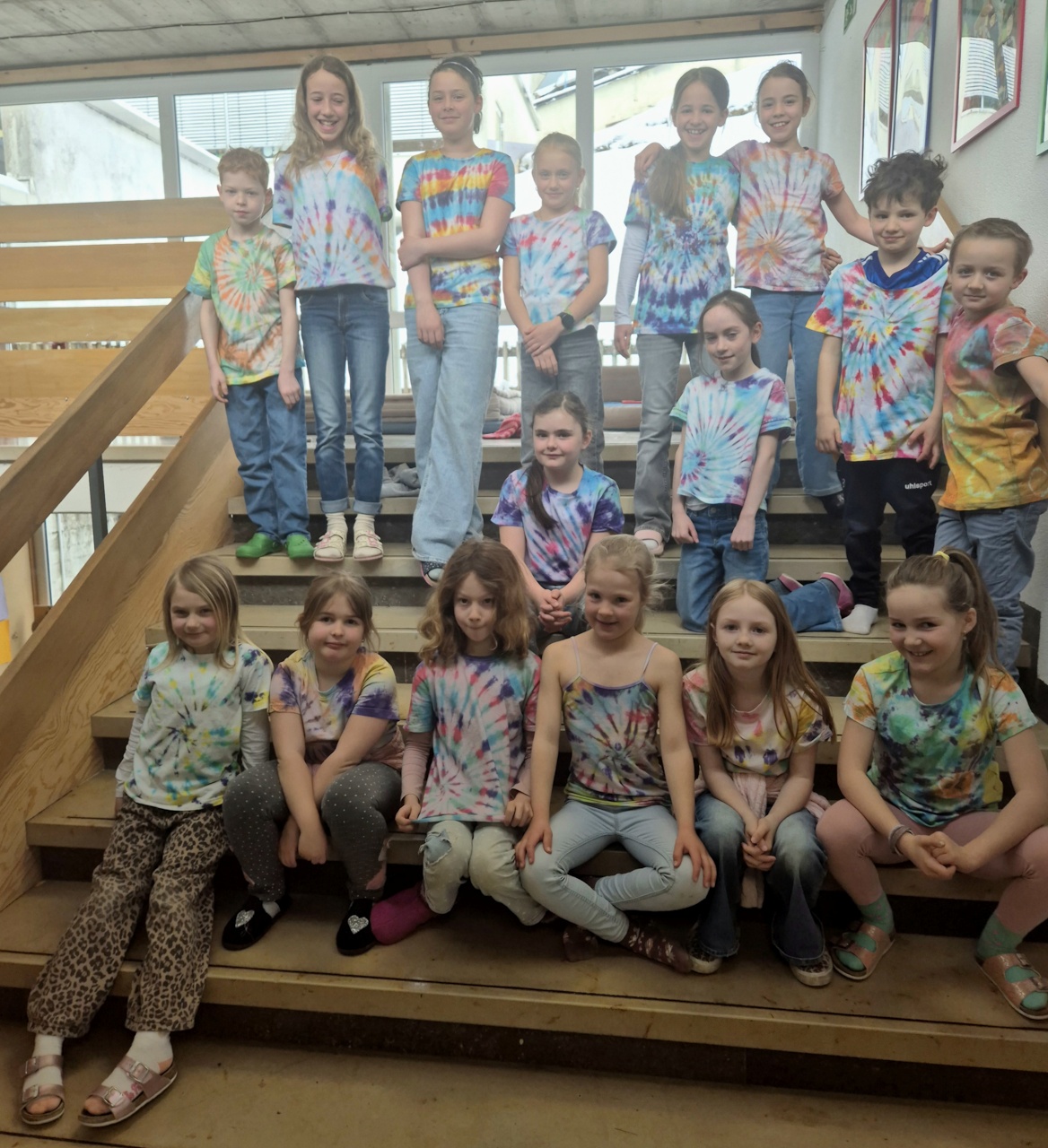 März 2026 - Batik Shirts in der Frühjahrs-Bastelaktion der Gemeinde